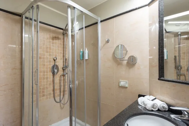 French bed، Embassy Hotel Florence 3/5
