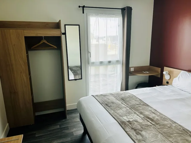 غرفة سوبيريور بسرير كوين، Hotel Wood Inn Merignac 1/2