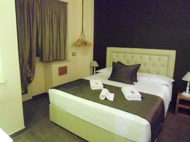 غرفة قياسية بسرير كوين، Aida Charming Rooms 2/10