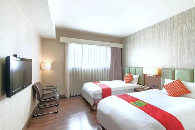 Standard Twin, Lishiuan International Hotel 2/5
