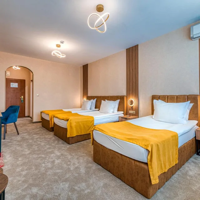 غرفة ثلاثية مع سرير إضافي، Montecito Hotel Sofia 2/8