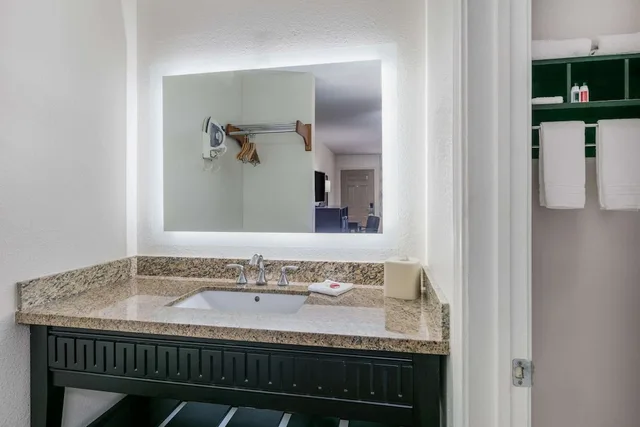 غرفة قياسية بسريرين كوين للمدخنين، Days Inn By Wyndham Granbury 5/5