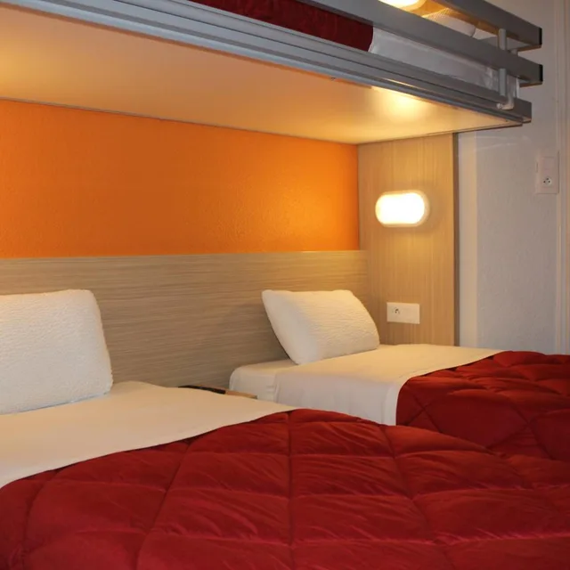 Room, Triple, Premiere Classe Saint Quentin En Yvelines Elancour 1/6