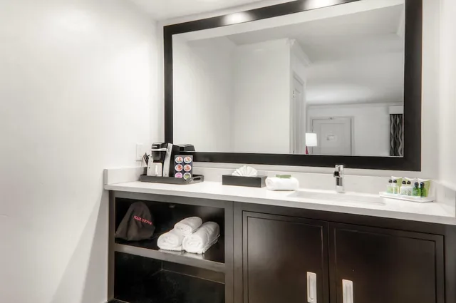 غرفة قياسية بسرير كوين، Aggie Inn, an Ascend Collection Hotel 5/5