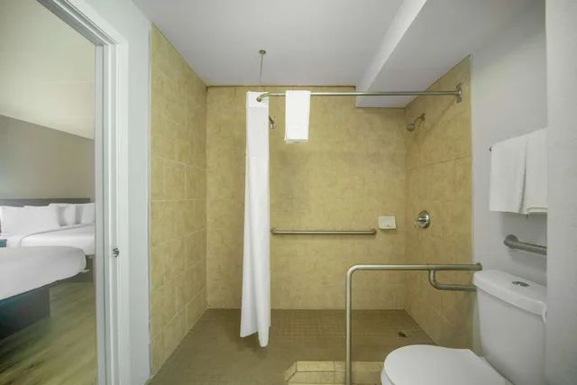 2 Queen Beds - Mob Acc RI Shwr Nsmk Micfridg، Motel6 San Antonio, TX – I-35 North Corridor 10/10
