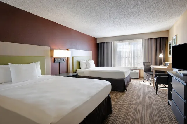 Efficiency, Suite, 2 Queen Beds، Comfort Inn And Suites St. Paul Northeast 2/3