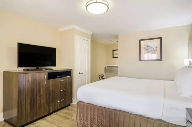 Standard, King Bed, Bay View، Best Western Historic Bayfront 4/7