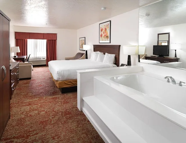 غرفة تنفيذية بسرير كينج بحوض استحمام، Crystal Inn Hotel & Suites Salt Lake City 1/1