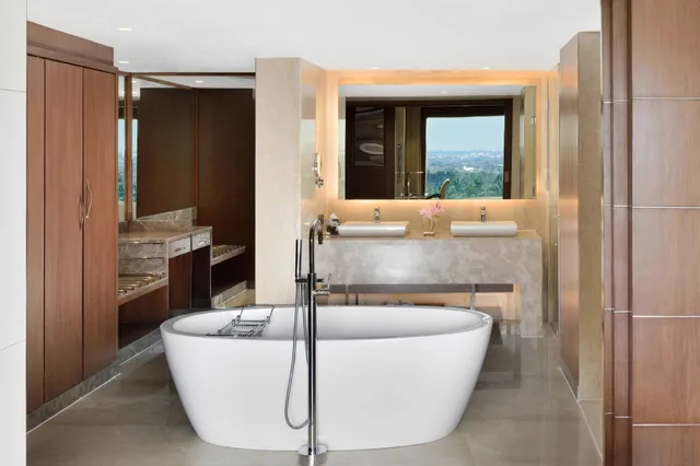 غرفة رئاسية بسرير كينج، Courtyard Bengaluru Hebbal 6/6