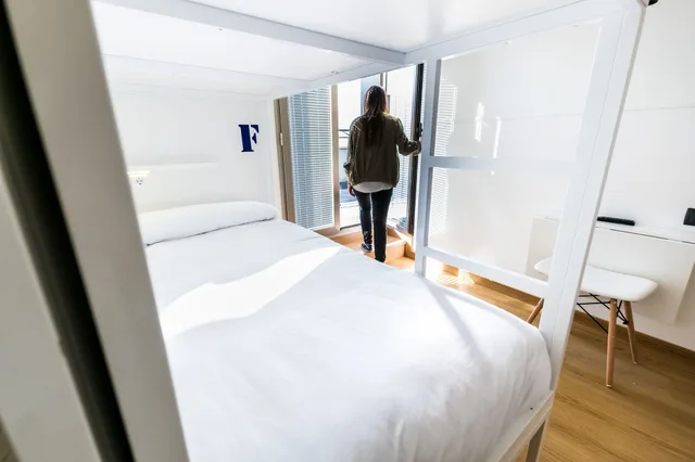 Female Dorm, Female Only, 6 People, Double Bed, Private Bathroom، Far Home Bernabeu 1/3