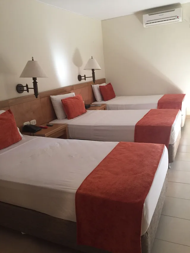 غرفة ثلاثية بثلاثة أسرّة، Be La Sierra Hotel 6/8