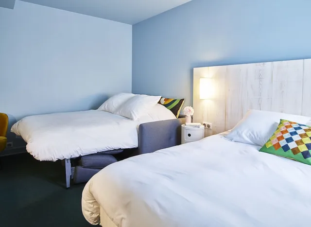 غرفة عائلية بسرير كوين مع أريكة، Le Central Boutique Hotel Beaune Centre 1/4