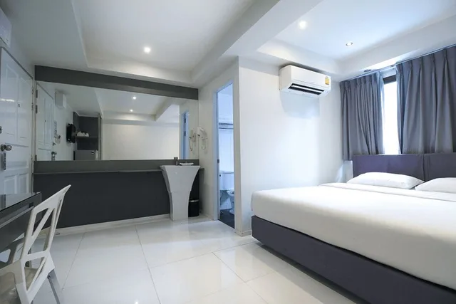 Standard, Double Bed, Smoking, My Hotel Pratunam 1/4