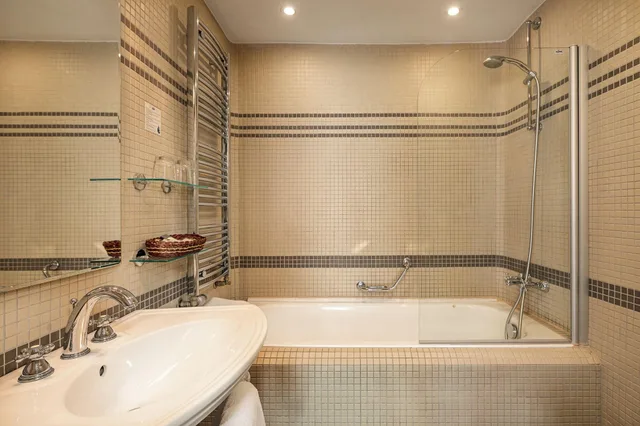 جناح دوبلكس، Iron Gate Hotel And Suites 2/2