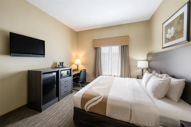 غرفة بسرير كينج، Quality Inn and Suites Fishkill South Near I-84 1/6