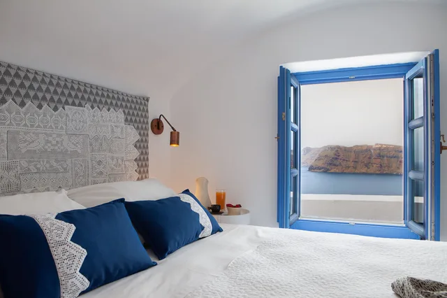 Suite, Queen Bed, Sunset View, Esperas Santorini 3/9