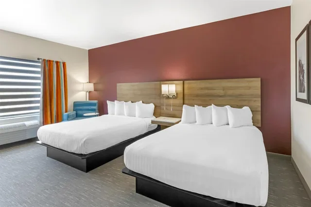 Suite, 1 King and 2 Queen Beds, Best Western Plus Casa Grande Inn & Suites 2/9