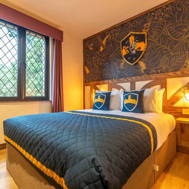 Hotel Room، Warwick Castle 1/6