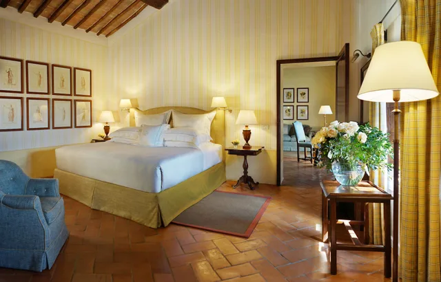 جناح كلاسيكي بسرير كينج مع أريكة، Castello Banfi 2/3