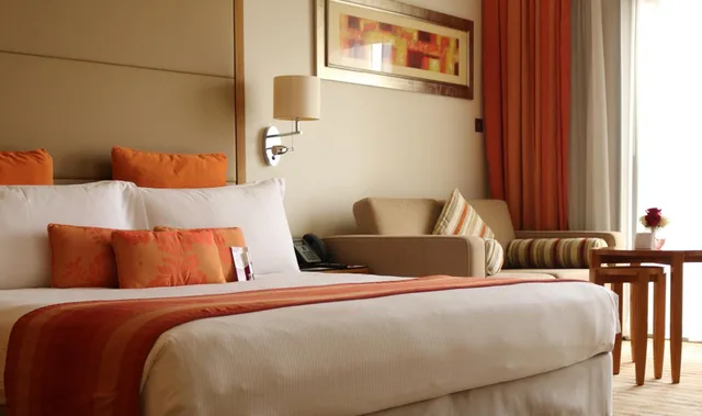 جناح بسرير كينج بشرفة بغرفة نوم واحدة، Crowne Plaza Sohar 3/4