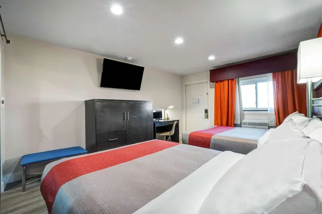 غرفة قياسية بسريرين كوين، Motel6 Bellville, OH - Mid-Ohio 1/6