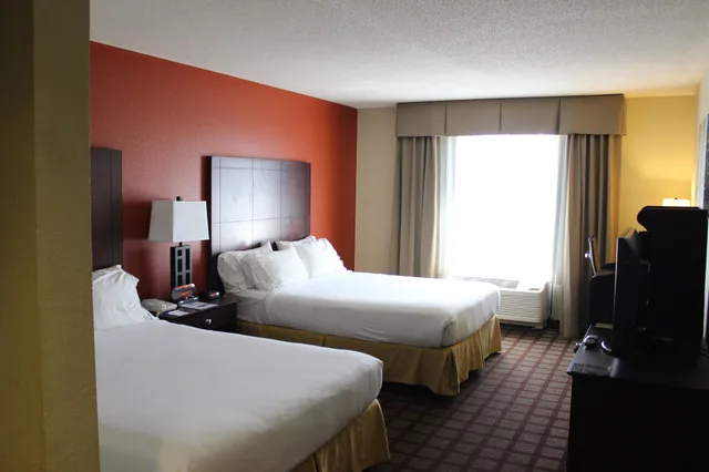 غرفة قياسية بسريرين كوين، Holiday Inn Express Hotel Suites Chicago Algonquin 1/8