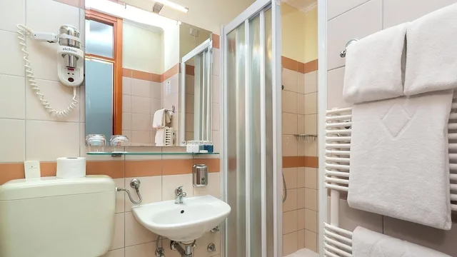 Room, Twin Beds, Park or Courtyard View, Balcony، Amadria Park Beach Hotel Niko 5/7