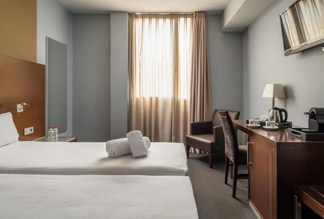 غرفة بسرير مزدوج أو سريرين منفصلين، Madanis Hotel 2/10