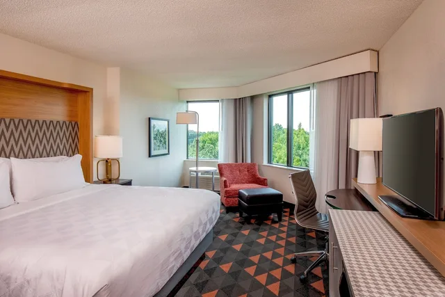 غرفة بريميوم ركنية بسرير كينج، Holiday Inn Newport News - Hampton 2/6