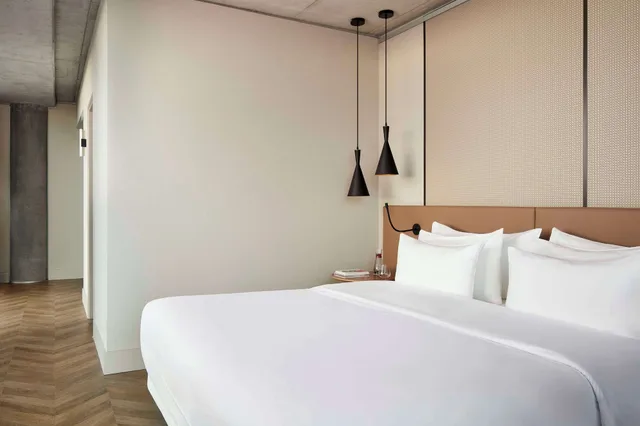 Superior, Queen Bed, Xl, NH Collection Frankfurt Spin Tower 1/2