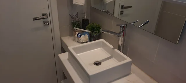 جناح بسرير كوين، Start Villa Morra 5/10