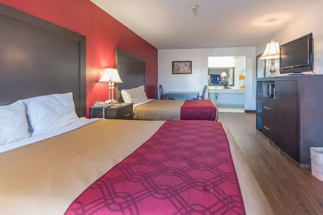 Room, 2 Queen Beds, Smoking, Econo Lodge Ruther Glen 2/3