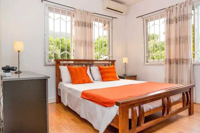 غرفة بسرير كوين بإطلالة على الجبل، The Orchard Self-Catering Villa 3/5
