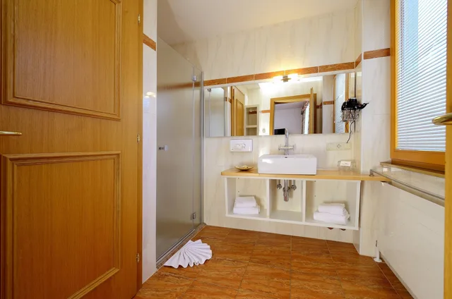 Green, Forest, Double Bed، Neue Post Hotel 8/9