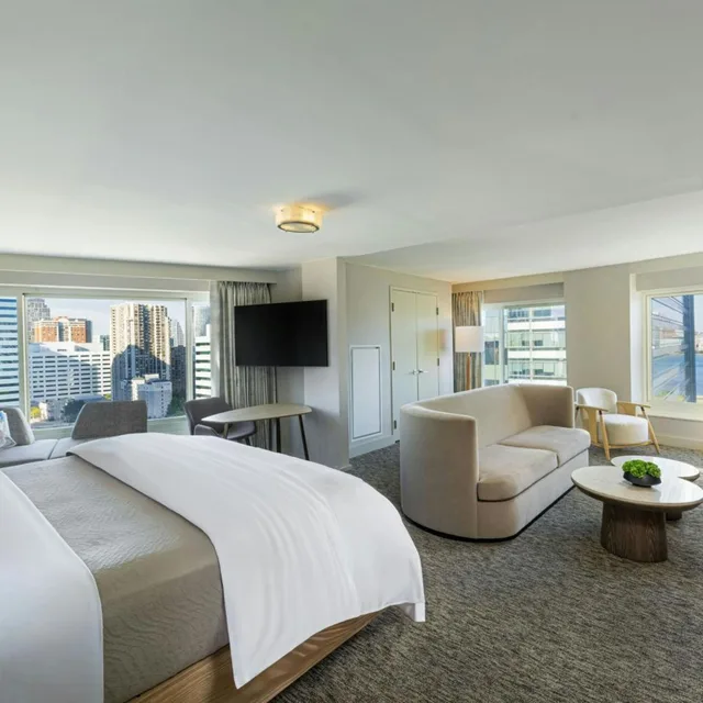 جناح جونيور، Westin Jersey City Newport 1/3
