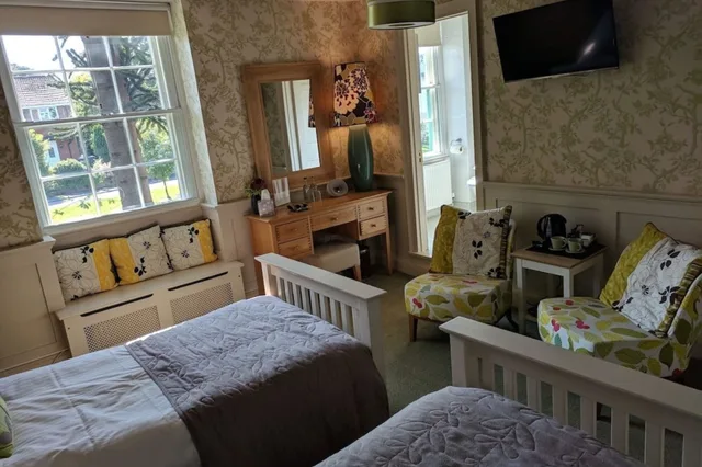 Standard, Twin Beds, Bathtub, The Old Orleton Inn 6/8