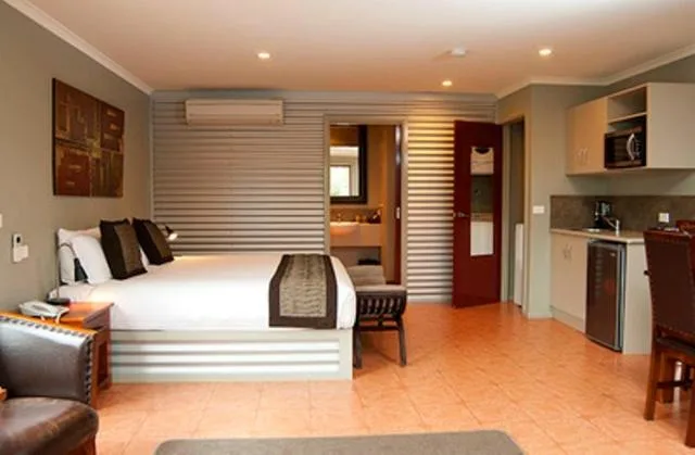 استوديو تنفيذي بسرير كينج بجاكوزي، Bairnsdale Motel 1/2