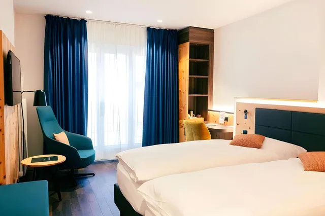 غرفة سوبيريور بسرير كوين وسريرين منفصلين، Laudinella Hotel 1/2