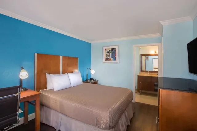 غرفة بسرير كوين للمدخنين، Days Inn By Wyndham Florida City 2/10