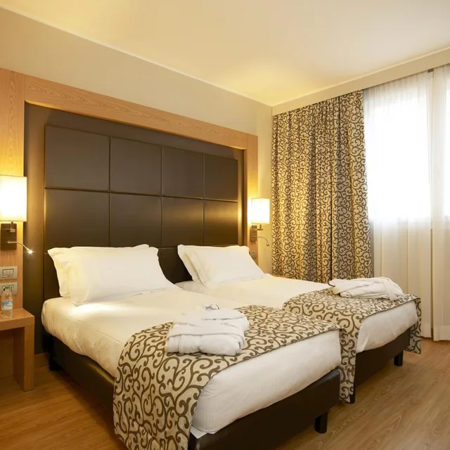 غرفة بسرير مزدوج أو سريرين منفصلين، Virginia Palace Hotel 1/3