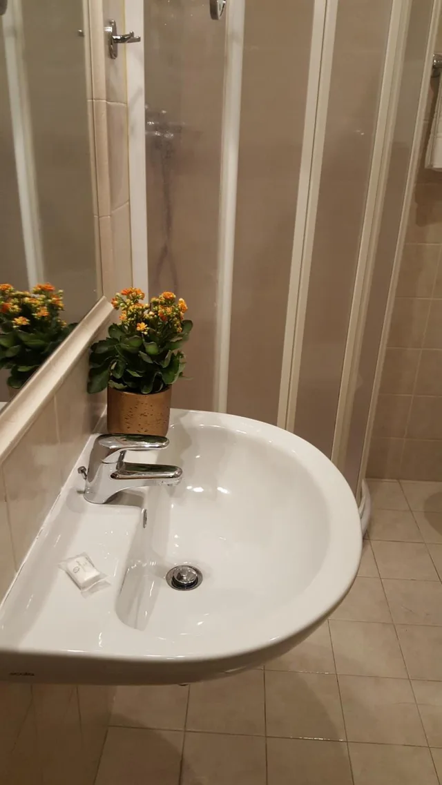 غرفة ثلاثية، Nuovo Albergo 8/10