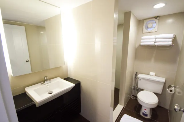 دوبلكس بسريرين منفصلين وسرير كينج بإطلالة على البحر مع أريكة، Chom View Hotel Hua Hin 7/7