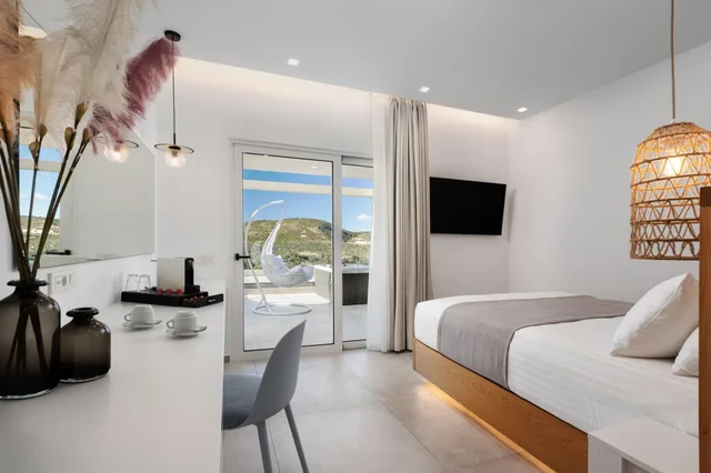 غرفة ديلوكس بسرير مزدوج بجاكوزي، Myzith Luxury Suites 1/5