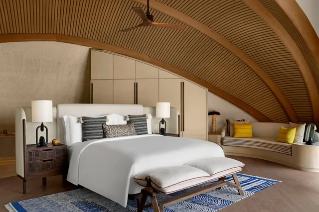 1 Bedroom, Water Villa, Sunset, King Bed، Nujuma, a Ritz-Carlton Reserve 1/2