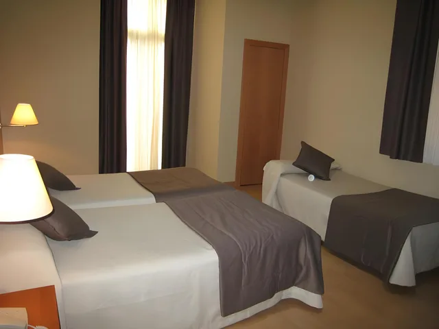 Room, Triple, 3 Beds, Catalunya Hotel 2/2