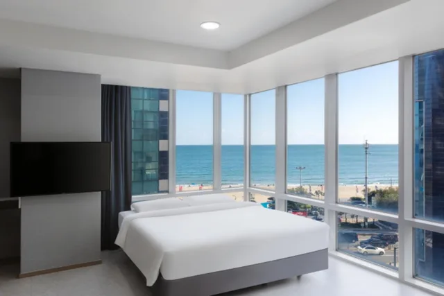 جناح ركني بإطلالة جزئية على البحر في طابق منخفض، Suncloud Hotel 1/1