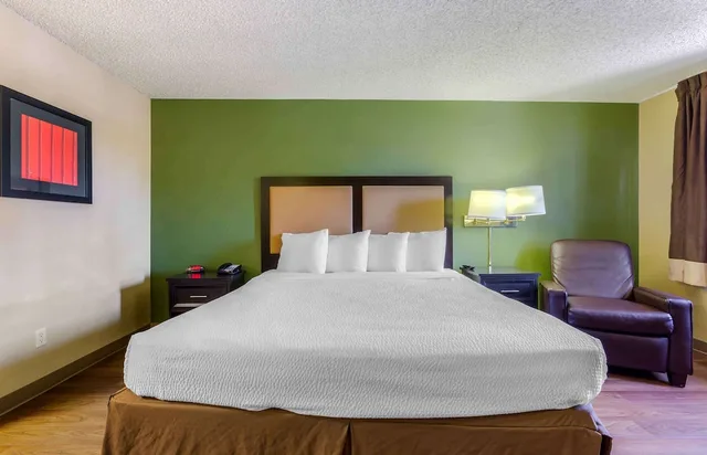 استوديو بسرير كينج، Extended Stay America Suites Phoenix Airport 2/3