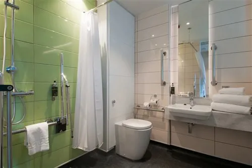 غرفة بسرير مزدوج لذوي الإعاقة، hub by Premier Inn London West Brompton hotel 1/1
