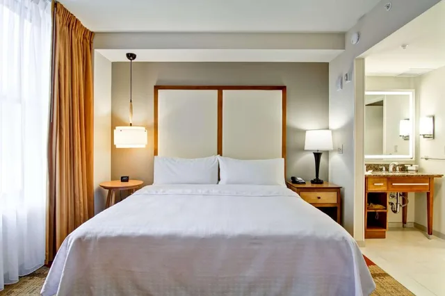 جناح بسرير كينج مع أريكة لذوي الإعاقة، Homewood Suites by Hilton Cincinnati-Downtown 1/2