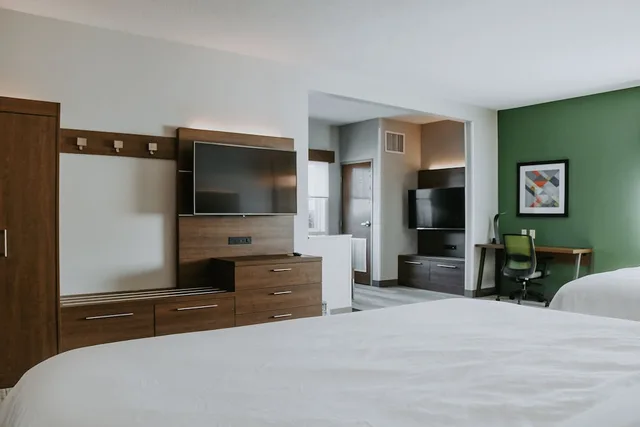 جناح بسرير كينج، Holiday Inn Express and Suites Lincoln South 3/10